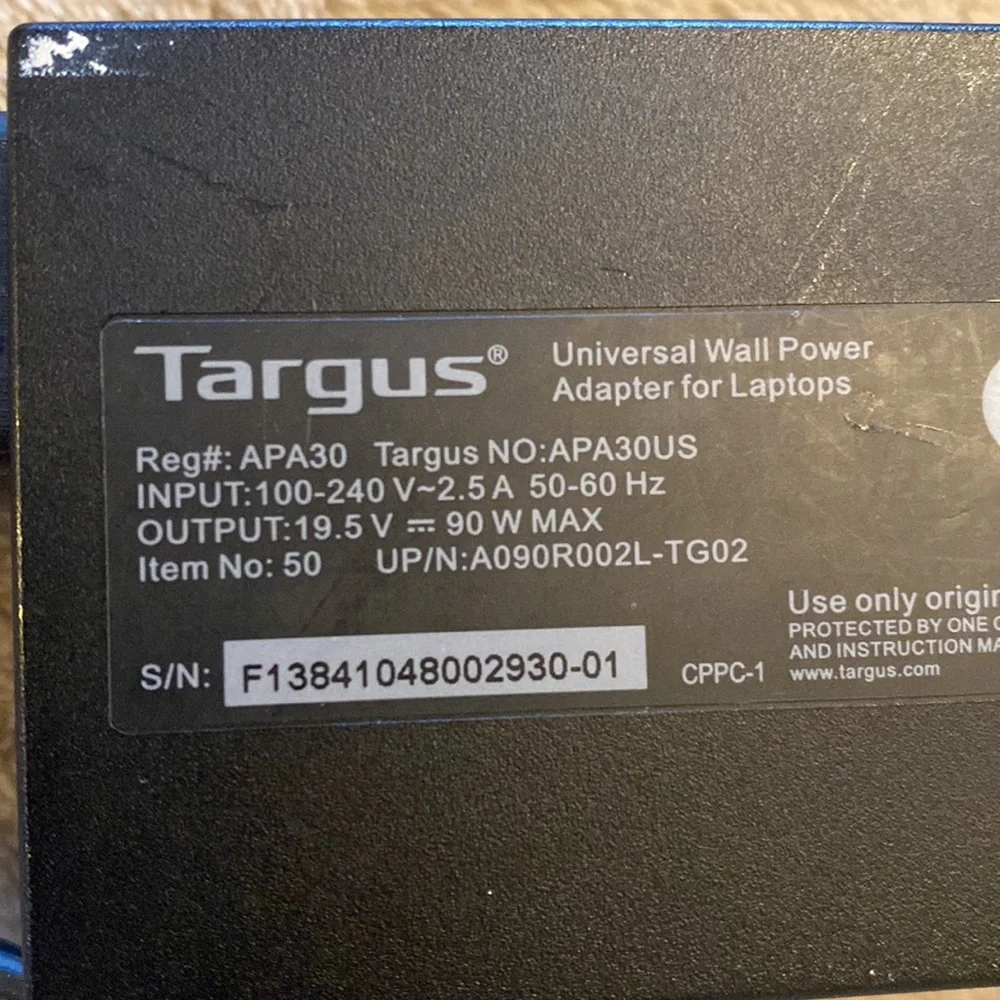 Targus universal wall power adapter for laptops with 2 plugs